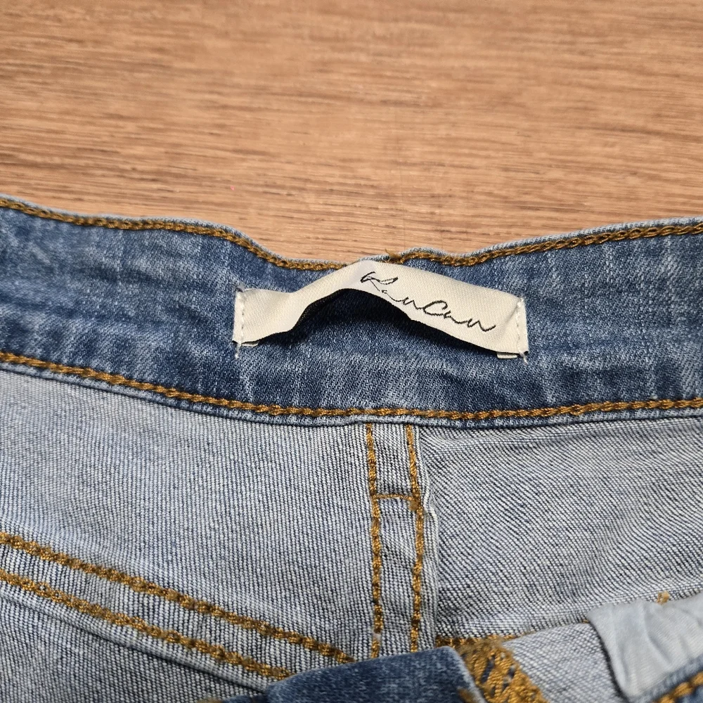 KanCan Blue Distressed Jean Shorts Size 11/29